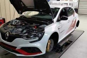 El Renault Mégane RS Trophy-R enseña sus nuevos discos de carbono