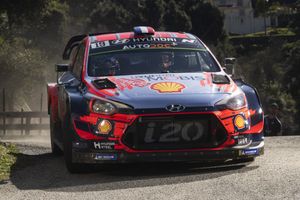 Loeb: "El Hyundai no está en la pelea en asfalto bacheado"