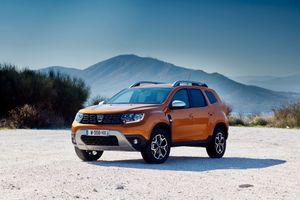 Francia - Marzo 2019: Renault Captur y Dacia Duster, en un buen momento