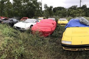 Increíble pero cierto: 11 Ferraris abandonados a su suerte en un solar