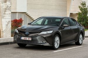 El nuevo Toyota Camry Hybrid llega a España, la berlina híbrida ya tiene precios
