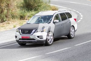 Una misteriosa mula del Nissan Pathfinder 2019 avistada en Europa