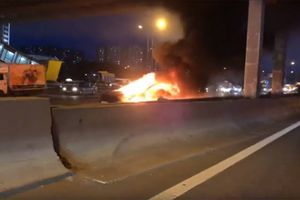 Un accidente a bordo de un Tesla Model S causa 3 heridos tras incendiarse