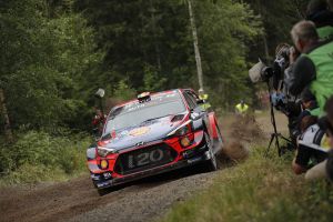 Thierry Neuville es el primer líder del Rally de Finlandia