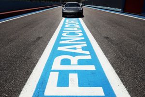 Porsche transformará un antiguo hipódromo de Italia en un avanzado centro de experiencia