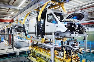 Mercedes comienza la producción de la nueva eléctrica eSprinter en Alemania