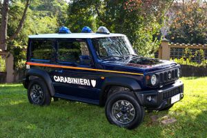 El Suzuki Jimny se viste con el uniforme de los Carabinieri