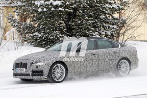 El nuevo Jaguar XF 2020 se enfrenta al frío y la nieve en el norte de Europa