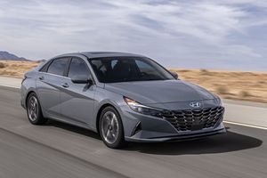 Hyundai desvela las primeras imágenes del nuevo Elantra Hybrid 2021