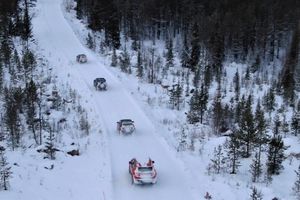 Los nuevos Jeep Renegade y Compass 4xe prueban la tecnología híbrida en Suecia