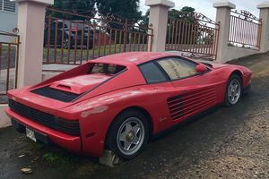 Rescatan un Ferrari Testarossa tras 10 años abandonado a la intemperie