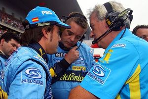 Symonds recuerda los dos títulos de Renault y la especial contribución de Alonso