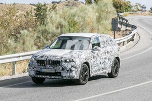 Nuevas fotos espía del BMW X1 2022 en el sur de Europa, el SUV al calor del verano