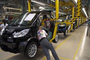 La venta de la fábrica de Hambach, un problema para Daimler con INEOS interesada