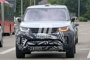 Nuevas fotos espía del Land Rover Discovery Facelift dejan ver novedades en su interior