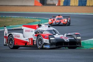 El Toyota #8 conquista sus terceras 24 horas de Le Mans consecutivas y el #7 culmina su maldición