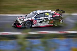 Esteban Guerrieri logra dos de las tres poles del WTCR en Hungaroring