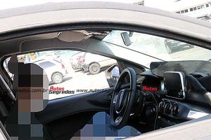 El interior del nuevo SUV de FIAT basado en el Argo al descubierto en estas fotos espía