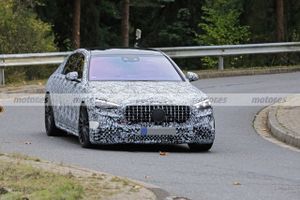Fotos espía del nuevo Mercedes-AMG S 63 e 2022, la berlina deportiva híbrida enchufable