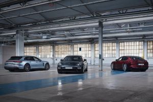 Porsche presenta nuevas versiones para la gama Panamera incluyendo un híbrido de 700 CV