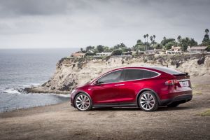 Tesla llama malos conductores a los chinos y les culpa por una llamada a revisión