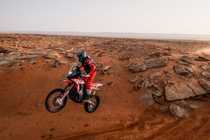 Benavides y Cornejo acercan el Dakar a Honda tras la baja de Price