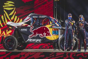 El Dakar 2021 abre sus puertas con una gris ceremonia de salida