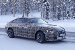 El BMW i4 2022 llega más destapado a las pruebas de invierno