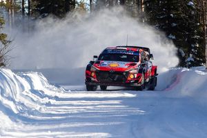 Ott Tänak sigue con paso firme en el Arctic Rally, no así Sébastien Ogier