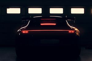 Un nuevo teaser de la zaga del Porsche 911 GT3 confirma su fecha de presentación