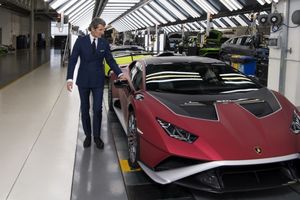 Lamborghini anuncia dos novedades con motor V12 que debutarán en 2021