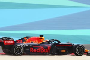 Verstappen se lleva el primer día de test, con problemas para Mercedes y debut de Sainz con Ferrari