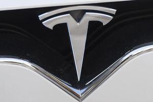 Un Tesla Model S se ha estrellado ¡sin nadie al volante!, dos hombres han fallecido