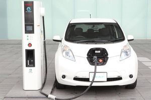 Francia adelanta el adiós al sistema de carga rápida de coches eléctricos CHAdeMO