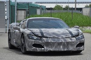 Los prototipos del futuro Ferrari V6 híbrido revelan nuevos detalles desde más cerca