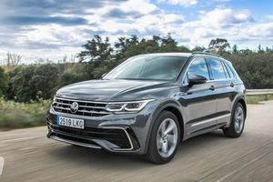 Alemania - Abril 2021: El Volkswagen Tiguan brilla en un mercado en crecimiento