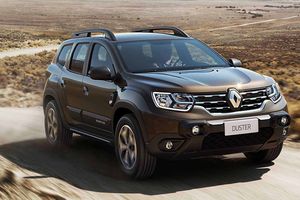 Colombia - Abril 2021: El Dacia Duster bajo la marca Renault roza la victoria