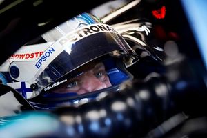 Bottas, «confuso» con su rendimiento en Bakú, apunta a un problema en su Mercedes