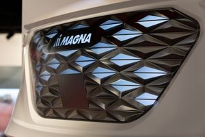 Magna presenta su nuevo Panel Mezzo, tecnología sofisticada para coches eléctricos