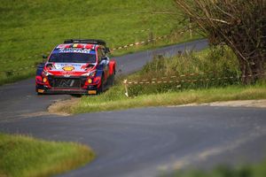 Thierry Neuville cierra la primera etapa del Ypres Rally al frente