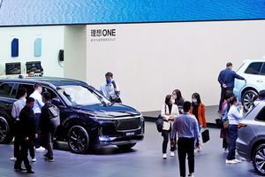 China - Julio 2021: El mercado modera su caída y el coche eléctrico sigue al alza