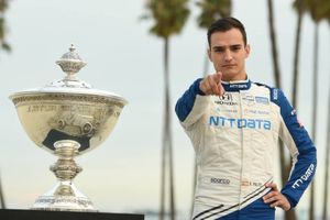 Álex Palou hace historia en Long Beach y se proclama campeón de IndyCar