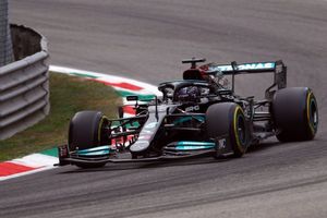 Hamilton somete a Verstappen en la primera sesión de libres en Monza