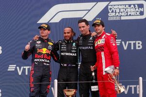 Un espectacular Sainz consigue su quinto podio en Sochi: «Una carrera increíble»