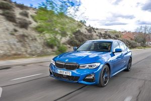 Alemania - Agosto 2021: El BMW Serie 3 se adentra en el podio