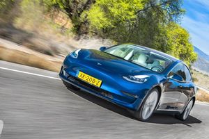 Europa - Septiembre 2021: El Tesla Model 3 hace historia con una gran victoria