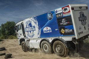 ASO adelanta el embarque de la caravana del Dakar 2022 dos semanas