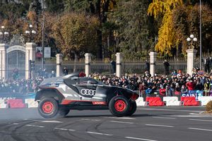Carlos Sainz brilla en Madrid: «También tengo un plan para ganar el Dakar»