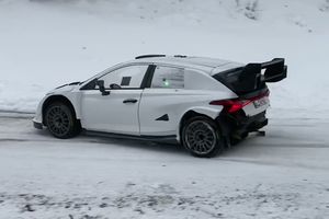 El Hyundai i20 N Rally1 ya rueda sobre asfalto y nieve en su último test
