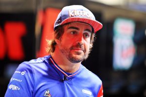 Alonso aplaude los cambios en Yas Marina: «Estaba claro que adelantar aquí es difícil»